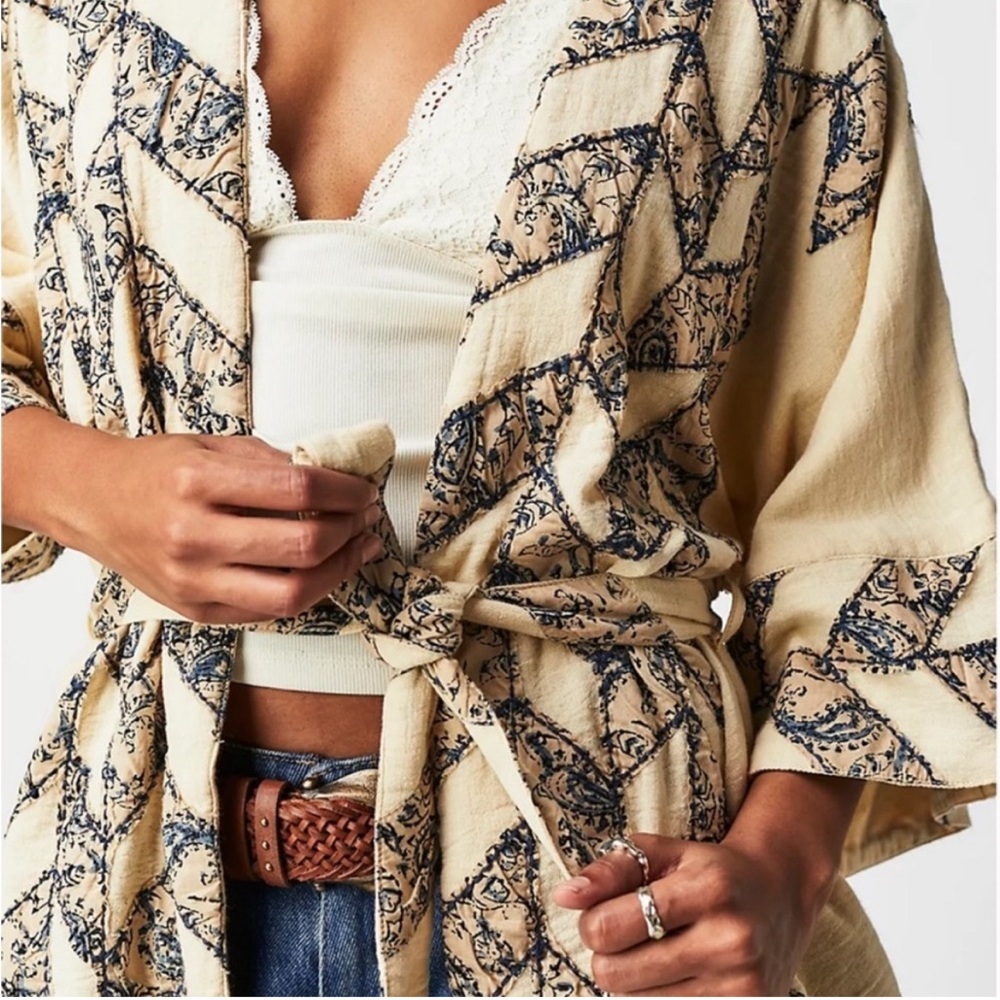 NWOT Free People Thimbleweed Soft Wrap Beige
Belted Kimono Style Jacket - Picture 2 of 3